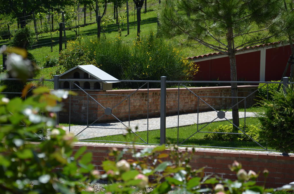 Cascina Castagneto CastellʼAlfero Exterior foto